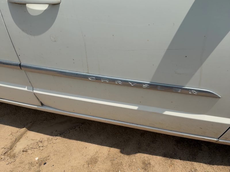 2010-2016 Chrysler Town & Country Front Door Moulding RH