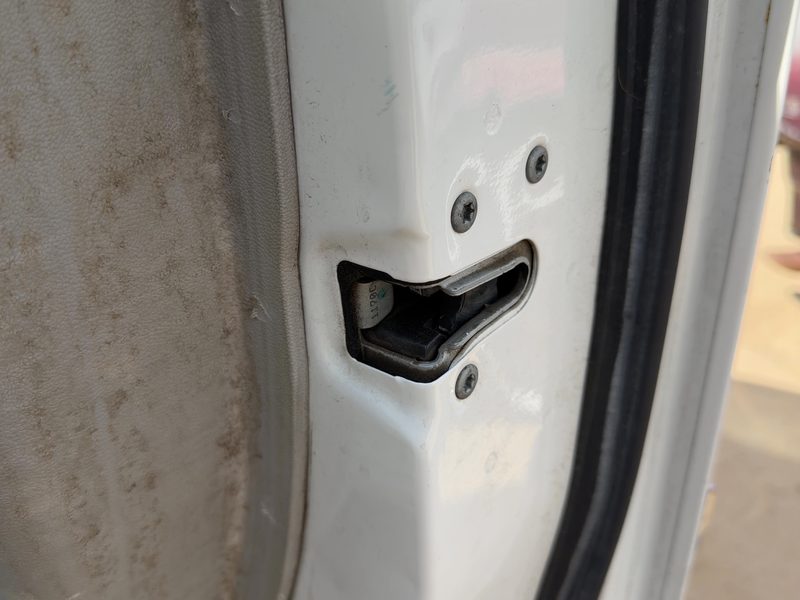 2008-2011 Chrysler Town & Country Front Door Latch RH