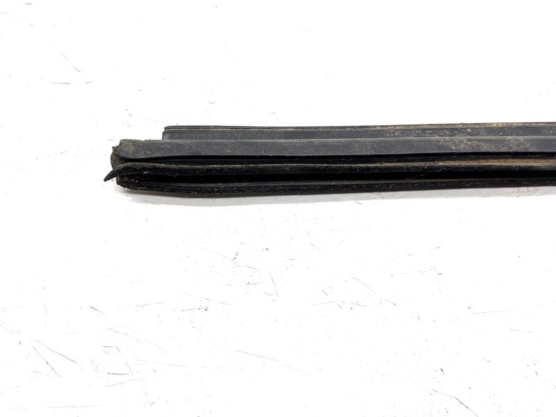 2005 Cadillac STS Front Door Moulding RH