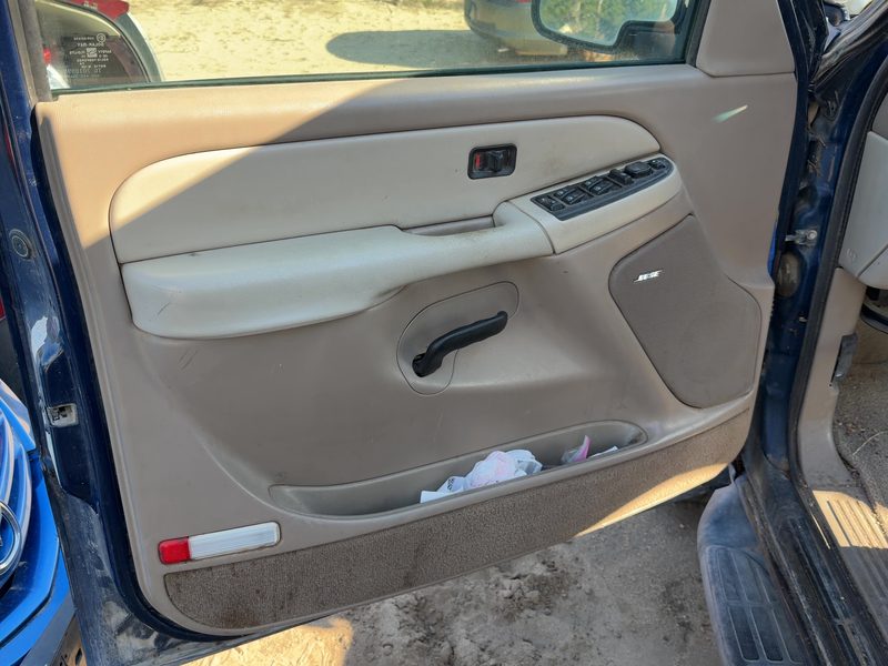 2003-2004 Chevy/gmc Suburban 1500 Series Front Door Trim Panel LH