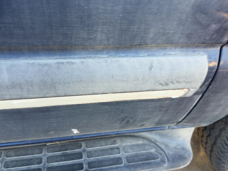 2000-2004 Chevy/gmc Suburban 1500 Series Rear Door Moulding LH