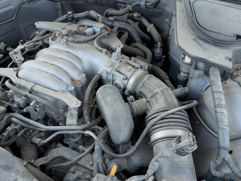 2003-2005 Infiniti FX Series Cylinder Head