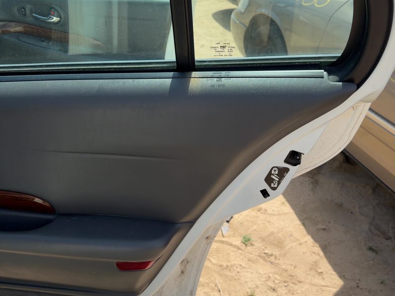 2004-2005 Buick Lesabre (80 & Up) Rear Door Trim Panel RH
