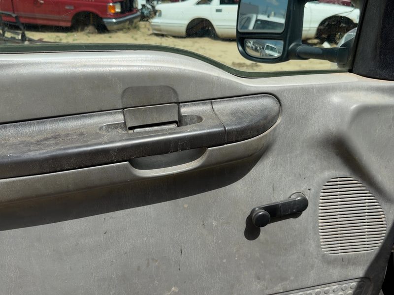 2005-2007 Ford F350 Super Duty Pickup Front Door Trim Panel LH
