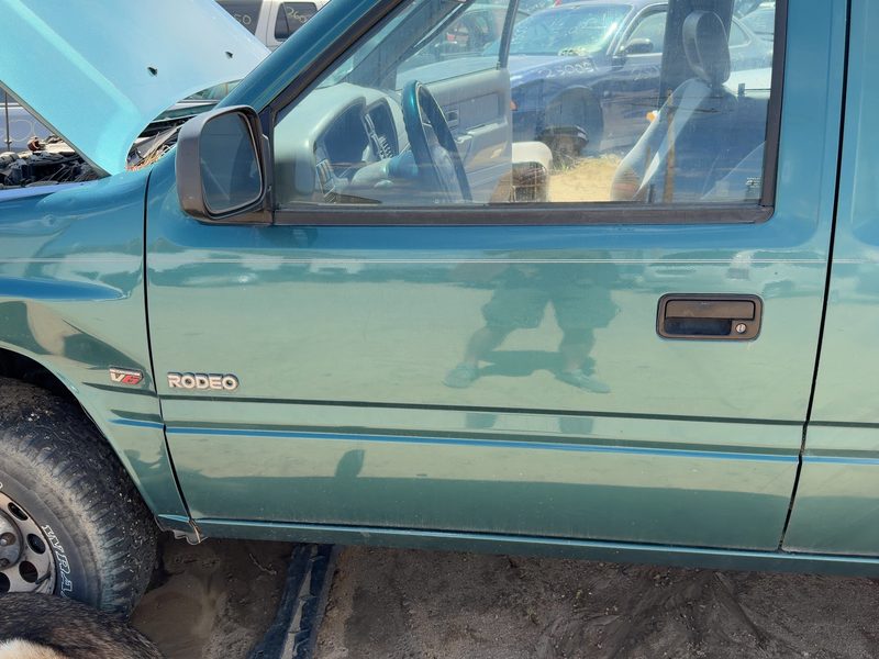 1995-1997 Isuzu Rodeo Front Door LH
