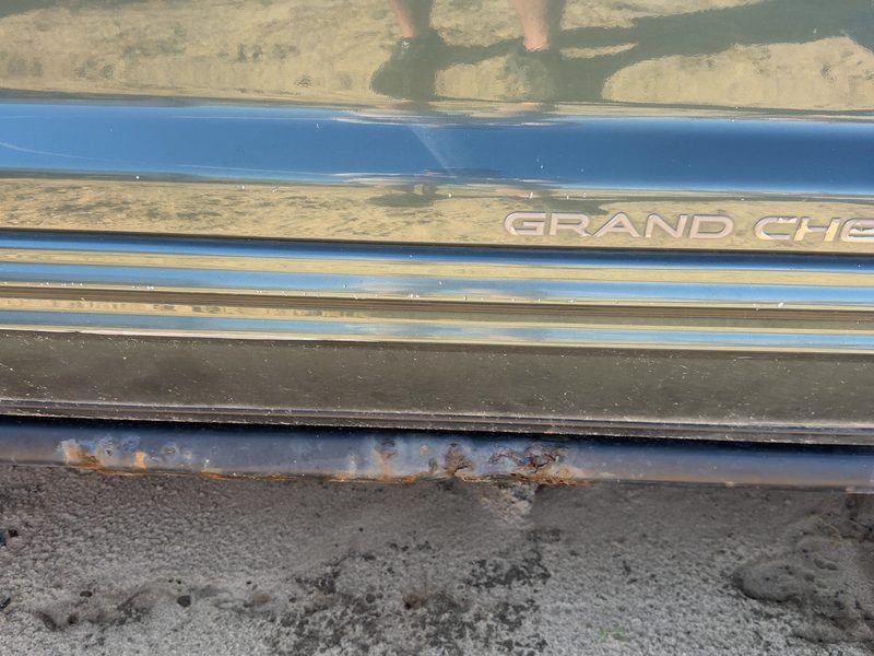 1999-2004 Jeep Grand Cherokee Front Door Moulding RH