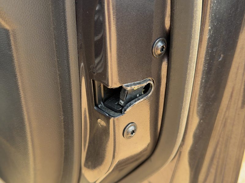 2010-2022 Chevrolet Equinox Front Door Latch RH