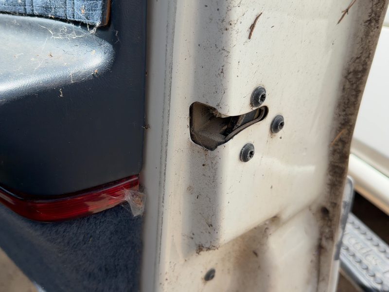 1993 Oldsmobile Eighty-eight (80 & Up) Front Door Latch RH