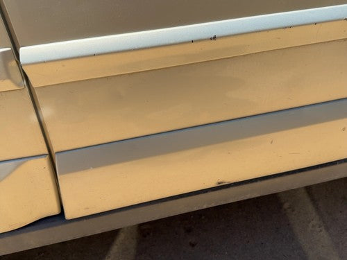 05-09 Legacy Outback Passenger Right Front Lower Moulding From Door Oem Gold 9J