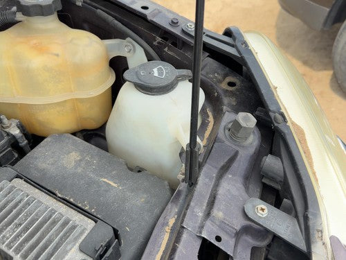 05-06 Chevy Equinox Windshield Washer Fluid Reservoir With Pump Oem Wiper Tank