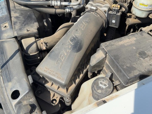 96-05 Chevy S10 Blazer Complete Air Intake Cleaner Filter Box Housing with Tube