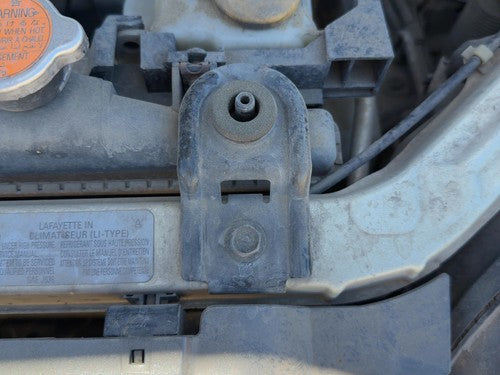 2005-2009 Subaru Legacy Outback Pair Of Upper Radiator Mounts With Brackets Oem