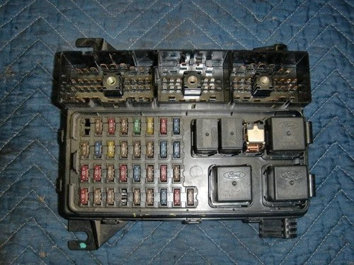 1998 Ford Taurus 3.0L Ohv Engine Fuse Box Under Hood Power Distribution Center