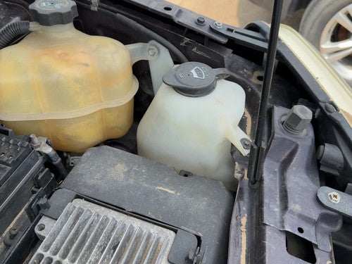 05-06 Chevy Equinox Windshield Washer Fluid Reservoir With Pump Oem Wiper Tank