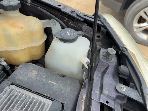 05-06 Chevy Equinox Windshield Washer Fluid Reservoir With Pump Oem Wiper Tank