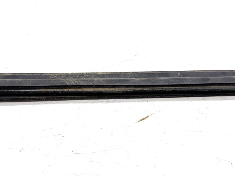 2005 Cadillac STS Front Door Moulding RH