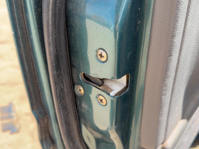 1995 Isuzu Rodeo Front Door Latch LH