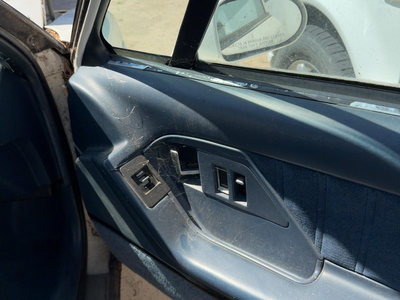 1993 Oldsmobile Eighty-eight (80 & Up) Front Door Trim Panel RH