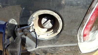 2002-2003 Chevy Trail Blazer Fuel Filler Neck Assembly With Gas Cap Oem 88983256