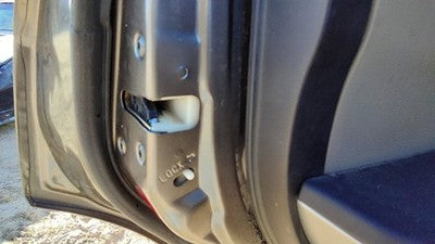 2004 2005 Mitsubishi Endeavor Driver Left Rear Door Latch With Rods/cables Back