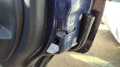 2004 Jeep Grand Cherokee Passenger Right Rear Door Latch With Rods/Cables Back