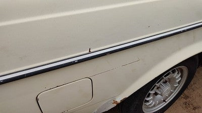 1980 Mercedes 300Td Passenger Right Rear Moulding On Quarter Panel Oem