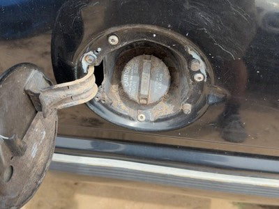 1990-1998 Chevy Silverado 1500 Fuel Filler Neck Assembly With Gas Cap Oem 5.0L