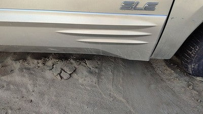 00-05 Bonneville Passenger Right Front Moulding From Door Trim Strip Silver 67U