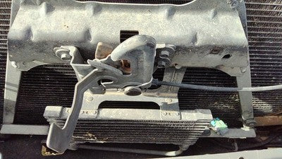 2003-2007 Silverado 1500 Hood Latch Assembly With Bracket Oem 25815981