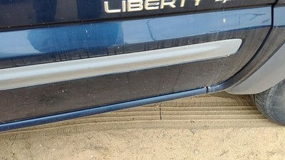 2002 Jeep Liberty Passenger Right Front Moulding From Door Oem Trim Strip