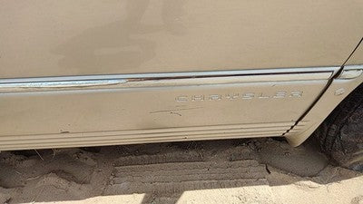 00 Town & Country Passenger Right Front Moulding From Door Oem Trim Strip Gold