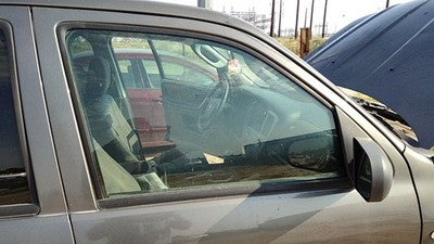 2001-2006 Mazda Tribute Passenger Right Front Side Window Door Glass Oem