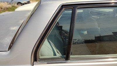 1986-91 Olds 88 Passenger Right Rear Vent Window Back Door Glass With Frame Oem