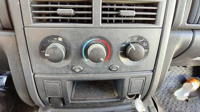 99-04 Jeep Grand Cherokee Temperature Control Module In Dash Heater Ac Head Unit