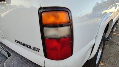 2000-2003 Chevy Suburban Passenger Right Tail Light Brake Lamp Oem Rear 19168991
