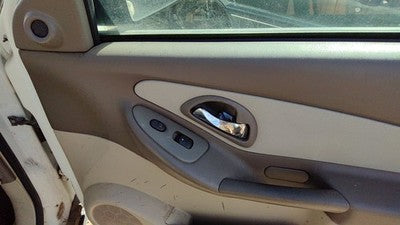 04-05 New Style Malibu Passenger Right Front Door Panel Wth Switches Neutral 52E