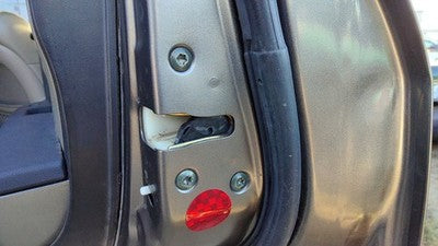 04 05 Mitsubishi Endeavor Passenger Right Rear Door Latch With Rods/cables Back