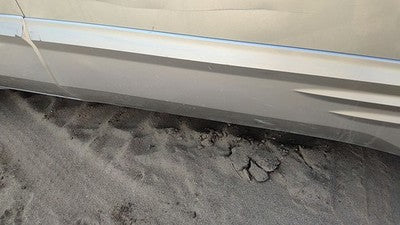 00-05 Bonneville Passenger Right Front Moulding From Door Trim Strip Silver 67U