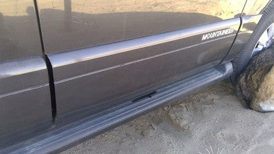 06-10 Mountaineer Passenger Right Front Moulding From Door Trim Charcoal G5