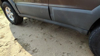 2005-2006 Mazda Tribute Driver Left Lower Rocker Panel Moulding Side Skirt Oem