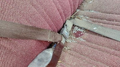 1983 Gmc Sierra C3500 Passenger Right Front Seat Belt Buckle Receiver Oem Red