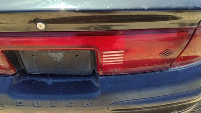 2001-2004 Buick Regal Center Middle Inner Tail Light Brake Lamp Oem Rear