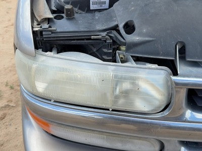 2000-2006 Chevy Suburban Passenger Right Head Light Oem Front Lamp 16526134