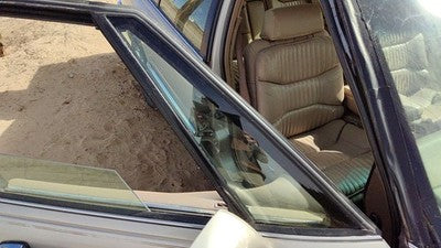 91-96 Park Ave Ultra Passenger Right Front Vent Window Small Door Glass Wh Frame