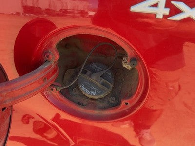 1999-2000 Jeep Grand Cherokee Fuel Filler Neck Assembly With Gas Cap Oem