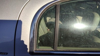98-11 Town Car Passenger Right Rear Vent Window Back Door Glass With Frame