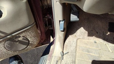 1999 Gmc Yukon Driver Left Lower Kick Trim Panel Oem Tan 522