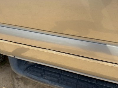 00-06 Suburban Driver Left Front Moulding From Door Oem Trim Strip Pewter 11U
