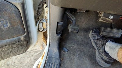2005 Sierra 1500 Hd Driver Left Lower Kick Trim Panel Oem Pewter 69D