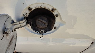 2004-2007 Sierra 1500 Hd Fuel Filler Neck Assembly With Gas Cap Oem 15289908